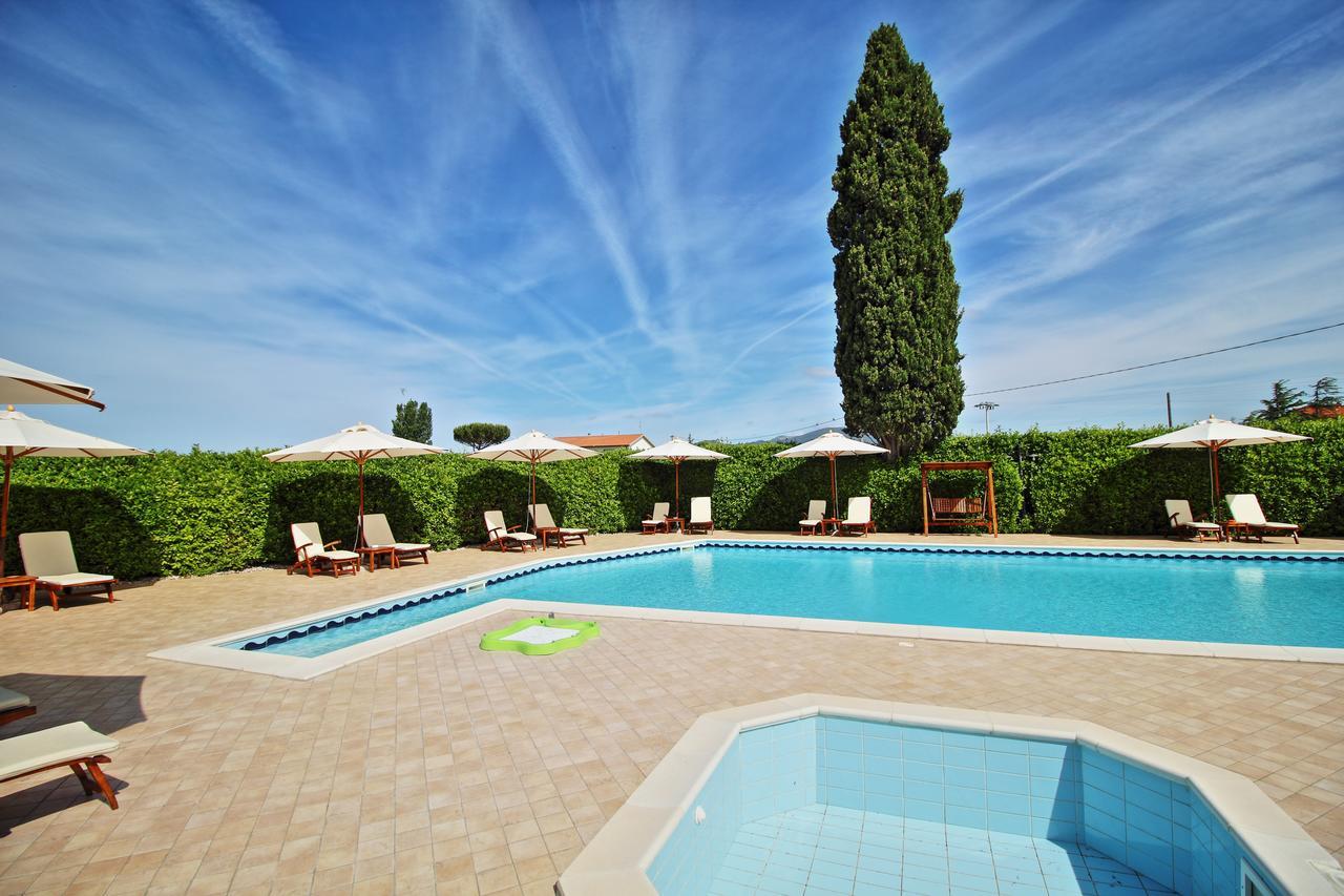 Podere Tre Cipressi Aparthotel Campiglia Marittima Kültér fotó
